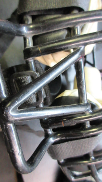 Load image into Gallery viewer, Used Rawlings Umpire LWMX Face Mask - plastic cracking
