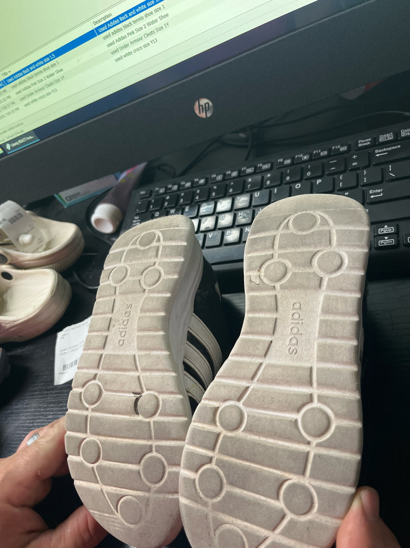 Load image into Gallery viewer, used adidas black tennis shoe size 1
