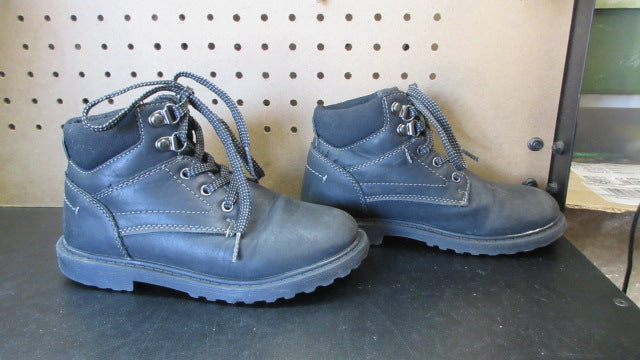 Load image into Gallery viewer, Used Crown Vintage Winter Boots - Size Youth 1
