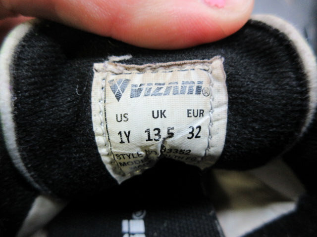 Load image into Gallery viewer, Used Vizari Stealth FG Soccer Shoes - Size Youth 1
