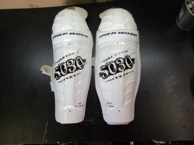 Load image into Gallery viewer, Used Sher-Wood 5030 15" Hockey Shin Guards
