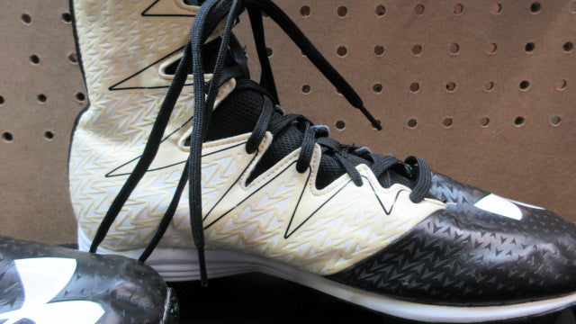 Load image into Gallery viewer, Used Under Armour Highlight Football Cleats - Size 8.5
