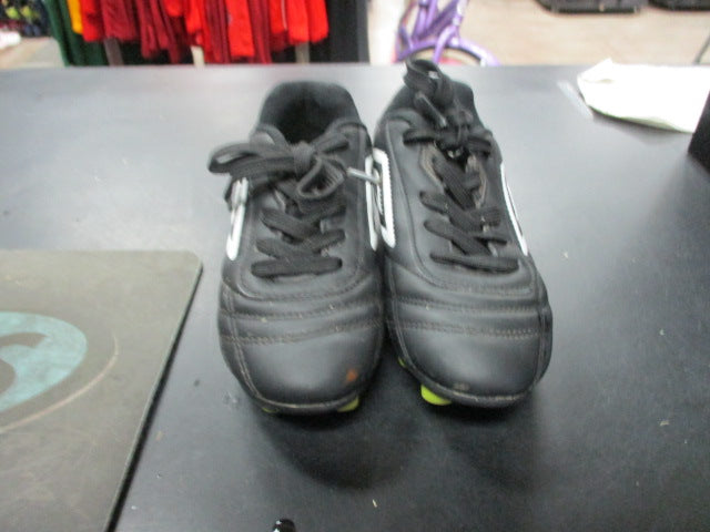 Load image into Gallery viewer, Used Umbro Size Youth 12 Soccer Cleats
