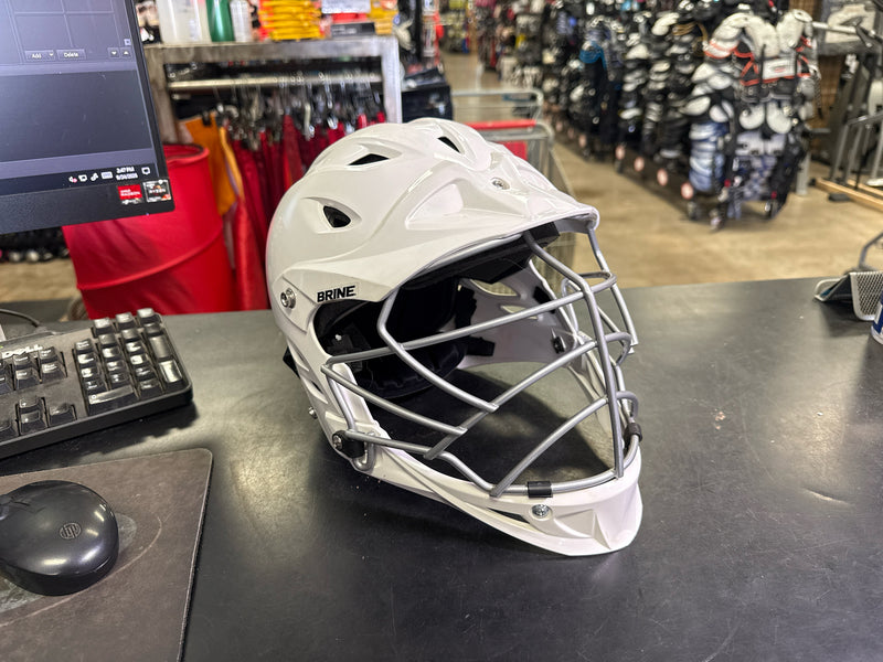 Load image into Gallery viewer, Used Brine STr Lacrosse Helmet Size ES/S
