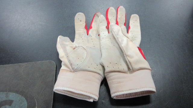 Load image into Gallery viewer, Used Marucci Youth Medium Batting Gloves
