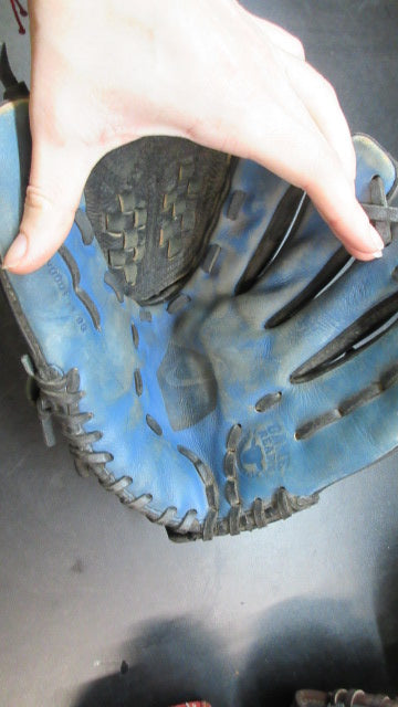 Load image into Gallery viewer, Used Nike Stand Out 11&quot; Baseball Glove
