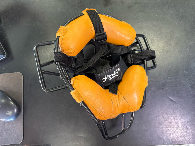 Load image into Gallery viewer, Used Honig's Lite Weight Pro Catcher/ Umpire Mask
