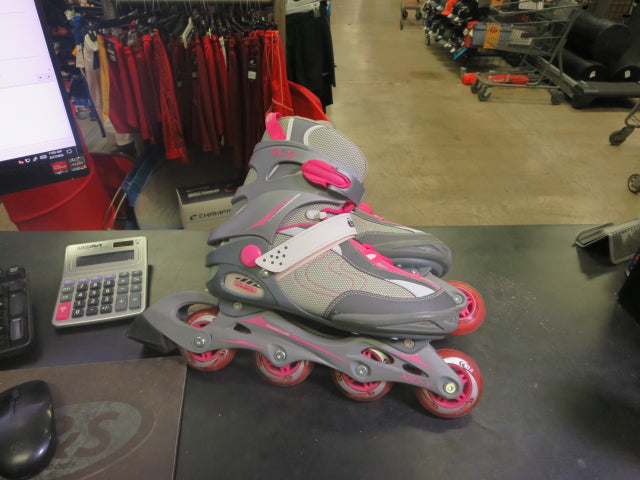 Load image into Gallery viewer, Used Chicago Skates Ladies GLS Roller Skate Size 9
