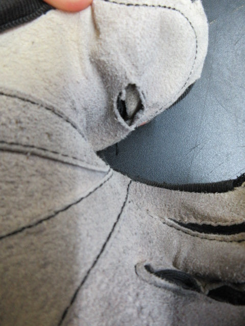 Load image into Gallery viewer, Used CCM T4R Hockey Glove - Jr 11"
