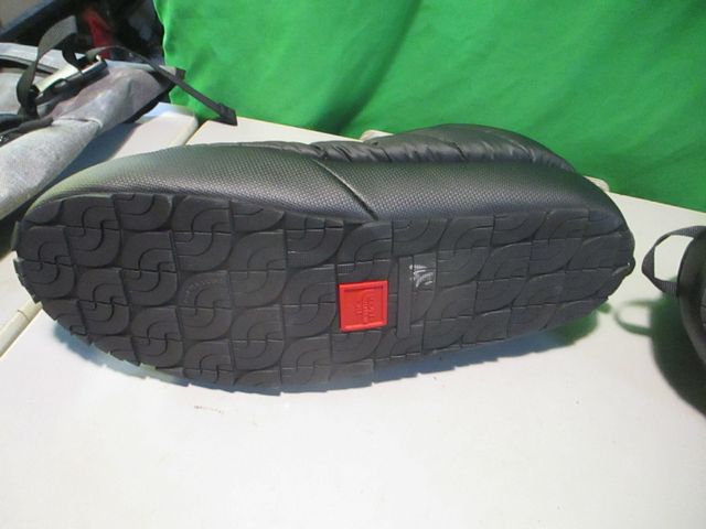 Load image into Gallery viewer, Used The North face Thermoball Traction Booties Sz 13
