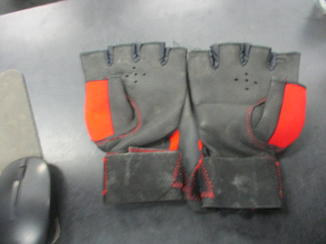 Load image into Gallery viewer, Used Title Classic MMA Gloves Size XL
