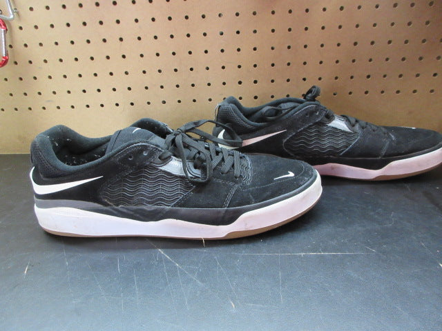 Load image into Gallery viewer, Used Nike SB Ishod Premium Sneakers - Size 12
