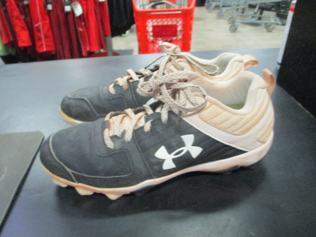 Load image into Gallery viewer, Used Under Armour Leadoff Size 6.5 Cleats
