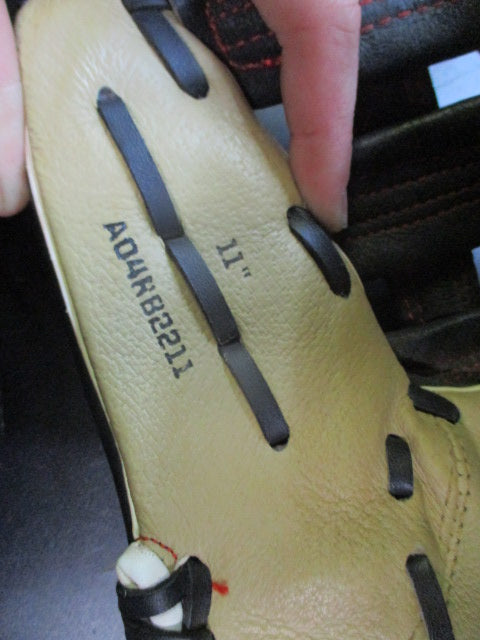 Load image into Gallery viewer, Used Wilson A450 11" Glove - RHT

