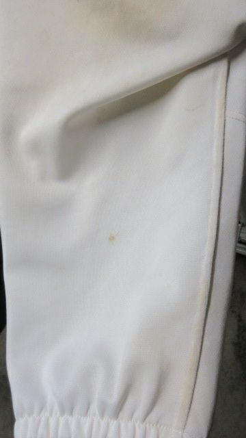 Load image into Gallery viewer, Used Mizuno Knicker Bottom Pants Youth Size XL - stains
