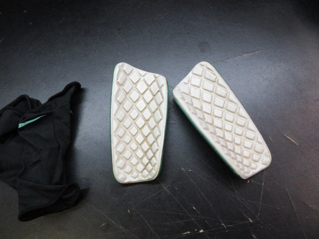 Load image into Gallery viewer, Used Nike Soccer Shin Guards - Youth
