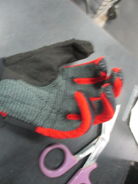 Load image into Gallery viewer, Used 41 Tail Syndicate Water Sports Gloves Size XL
