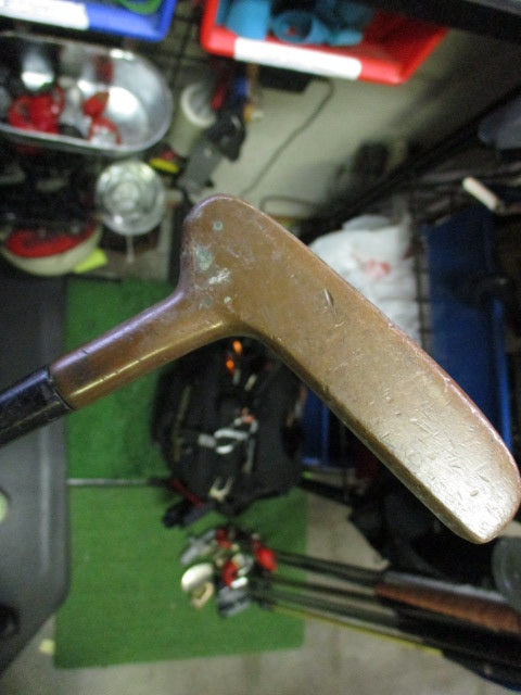 Load image into Gallery viewer, Vintage Wilson "Top Notch" Brass Right Hand Blade Putter
