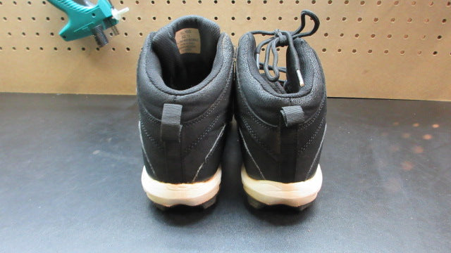 Load image into Gallery viewer, Used Under Armour Leadoff Baseball Cleats - Size 8
