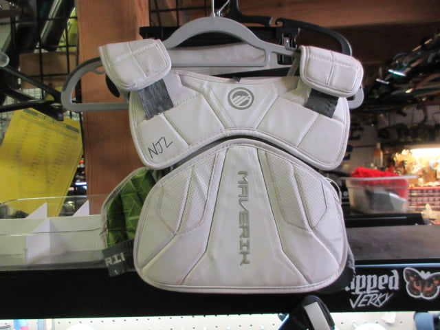 Load image into Gallery viewer, Used Maverick M5 Lacrosse Shoulder Pads - Size Medium
