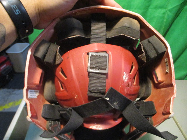 Load image into Gallery viewer, Used Rawlings CHEVL2-JR Size 6 1/2 - 7 Catchers Helmet
