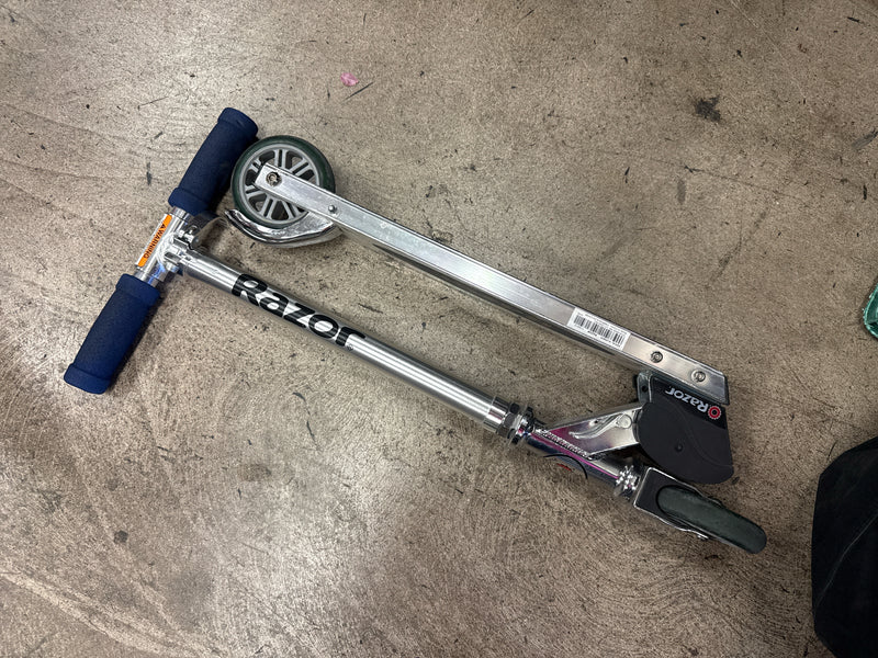 Load image into Gallery viewer, Used Razor Metal Folding Scooter
