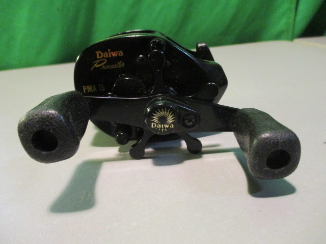 Load image into Gallery viewer, Used DAIWA MagForce Procaster PMA15 FISHING REEL
