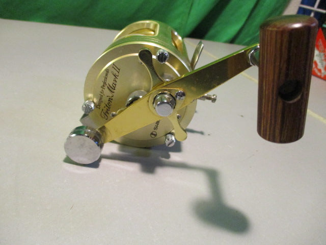 Load image into Gallery viewer, Used Shimano Designed For Professionals Triton mark II Gold FISHING REEL
