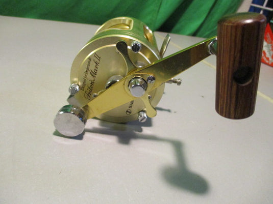 Used Shimano Designed For Professionals Triton mark II Gold FISHING REEL