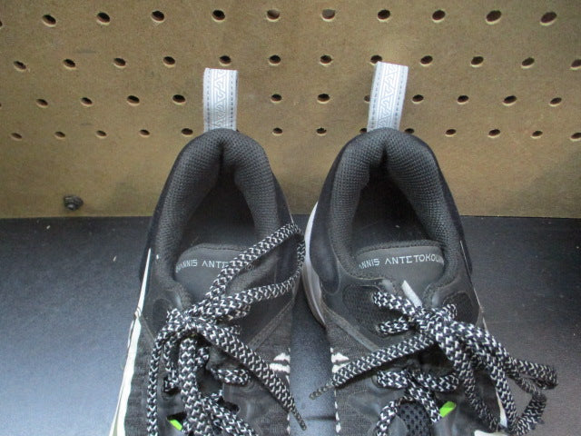 Load image into Gallery viewer, Used Nike Giannis Immortality Basketball Shoes  - Size 6
