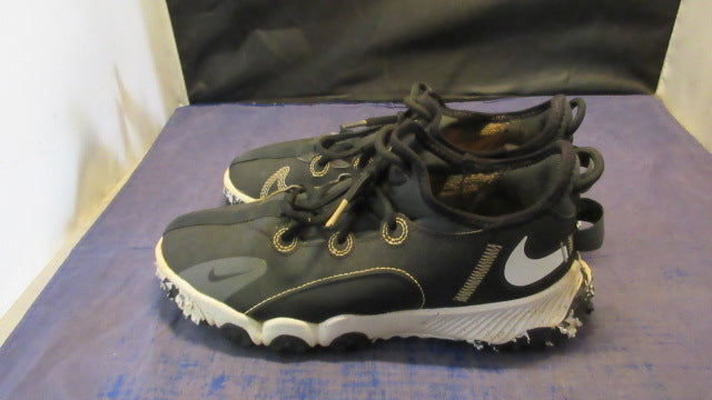 Load image into Gallery viewer, Used Nike Future Field Cleats Youth Size 4.5
