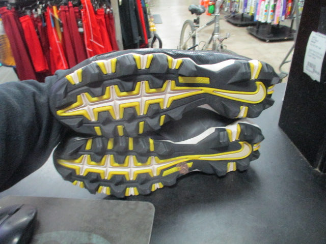 Load image into Gallery viewer, Used Nike Alpha Size 11.5 Cleats
