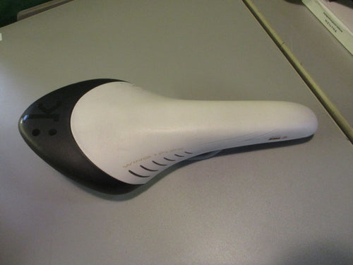 Used Fizik Wing Flex Tri 2 Bike Seat / Saddle