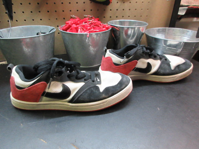 Load image into Gallery viewer, Used Nike Kids' Alleyoop Skating Shoes - Size Youth 6
