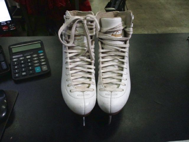 Load image into Gallery viewer, Used Jackson Mystique 1491 Jr Figure Skating Skates Size 3.5C
