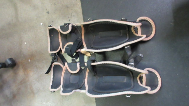 Load image into Gallery viewer, Used Under Armour UALG2-JRVS Catcher&#39;s Shin Guards Size Junior
