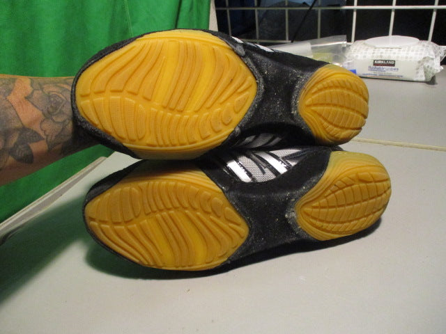 Load image into Gallery viewer, Used Matman Size Adult 11 Wrestling shoes
