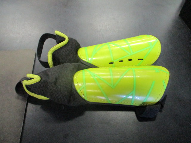 Load image into Gallery viewer, Used DSG Youth Medium 3'11" Soccer Shin Guards
