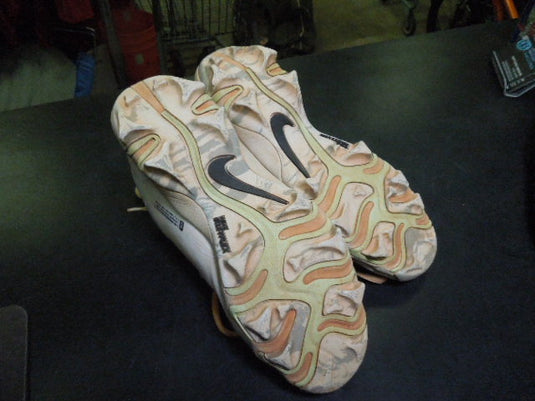 Used Nike Hyperdiamond 4 Softball Cleats in White Size 4Y