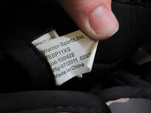 Load image into Gallery viewer, Used Warrior Tempo Elite Lacrosse Shoulder Pads - Size Youth XS
