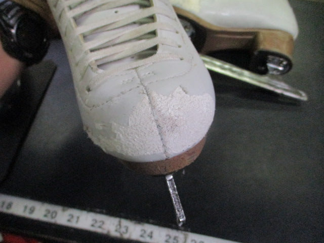 Load image into Gallery viewer, Heavy Use Jackson Freestyle 2190 Ice Skate Size 5
