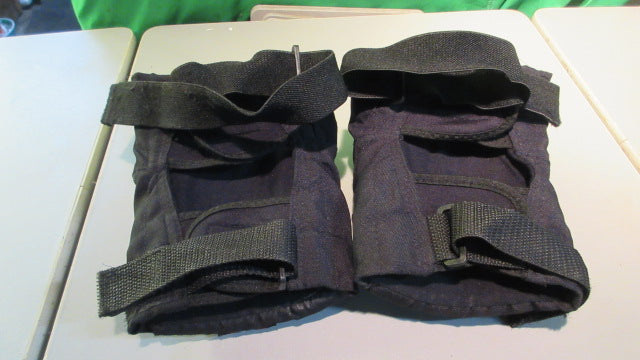 Load image into Gallery viewer, Used Triple Eight Size Large Knee Pads
