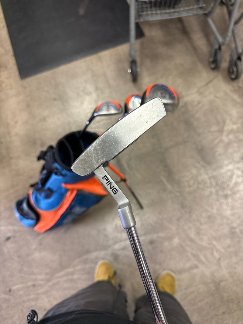 Load image into Gallery viewer, Used PING Moxie Jr Right Hand Golf Club Set 5pc with Stand Bag
