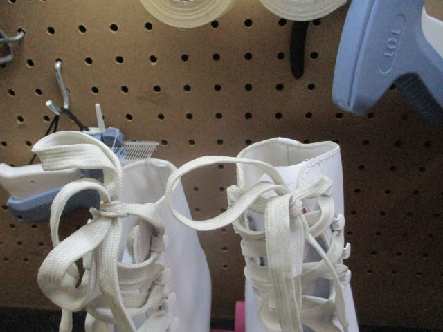 Load image into Gallery viewer, Used Chicago Skates Rink Roller Skates - Size 7
