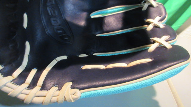 Load image into Gallery viewer, New Spring 2025 A2000® 1716SS 11.5” Infield Glove
