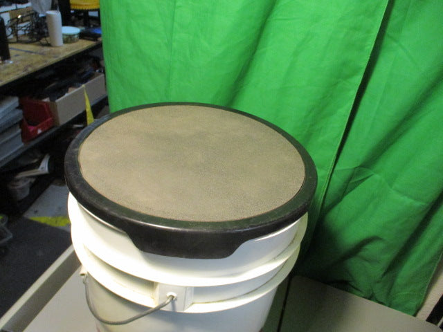 Load image into Gallery viewer, Used Wilson Ball Bucket W/ Padded Lid
