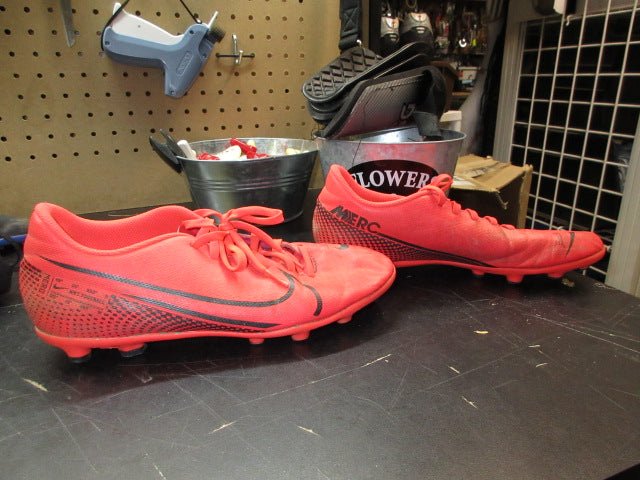 Load image into Gallery viewer, Used Nike Mercurial Soccer Cleats - Size 7.5
