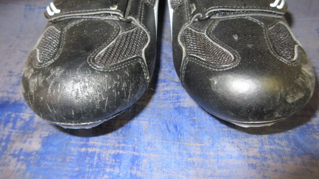 Load image into Gallery viewer, Used Peloton Cycling Shoes Adult Size 41 / 8/ 10.5 - wear on toes and heel
