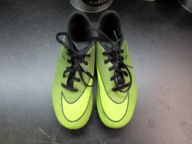 Load image into Gallery viewer, Used Nike Bravata II Soccer Cleats - Size Youth 2.5
