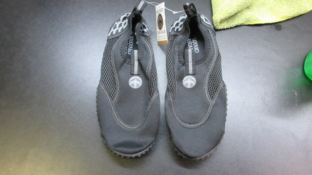 Load image into Gallery viewer, Kaka&#39;ako Kasuals Water Shoes Size 6 - Black
